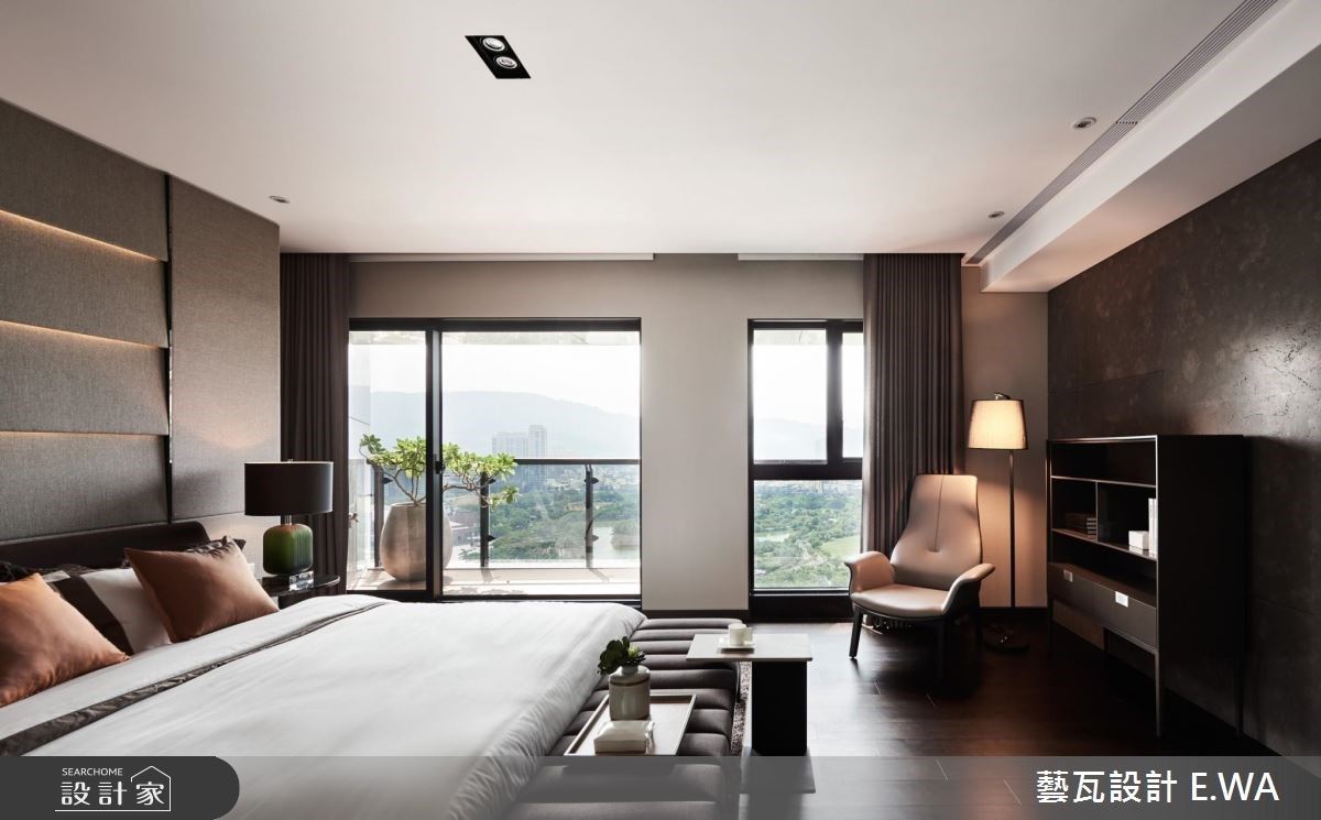 主臥室特別為女主人佈置的窗邊閱讀角落，延攬窗外美景，達到放鬆度假的意境。