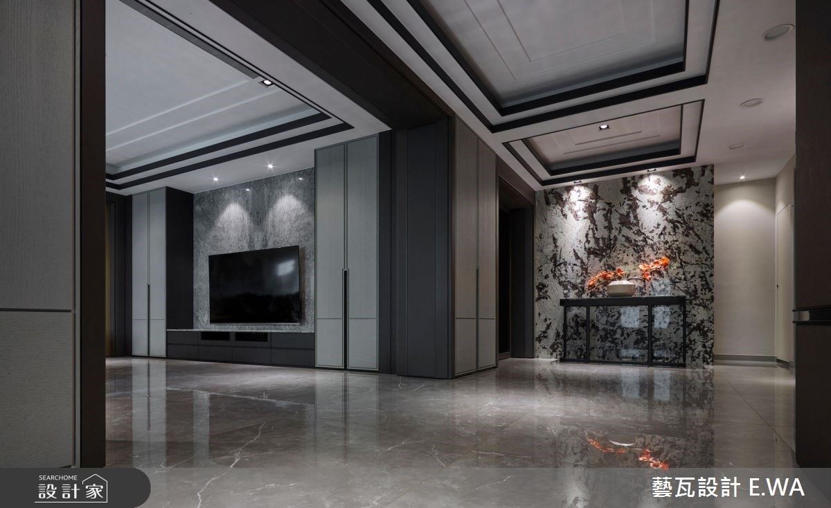 迎賓大廳選用大面積的大理石，營造豪宅氣派大氣的氛圍。