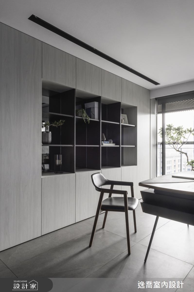 書房以異材質結合手法，成就高質感生活機能，更營造屋主的靜謐天地。