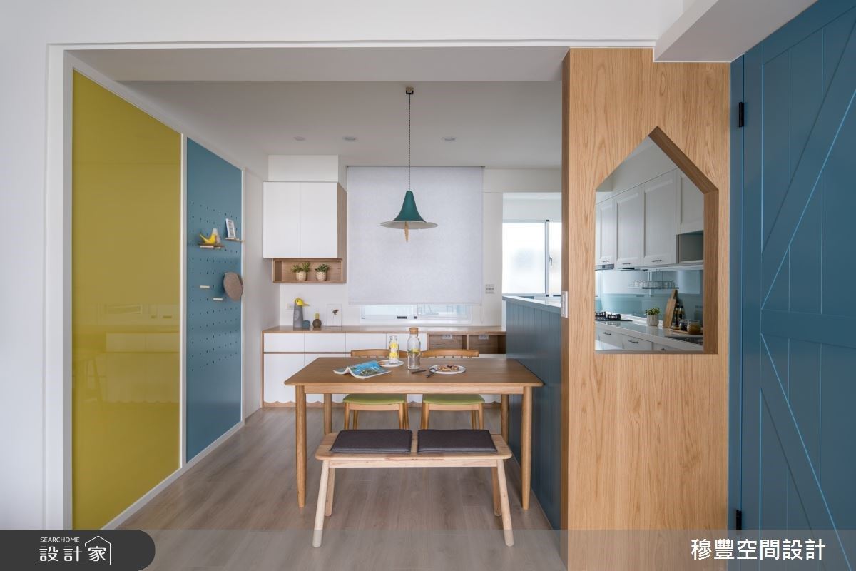 屏風以房屋意象設計，象徵家的溫馨與舒適感。