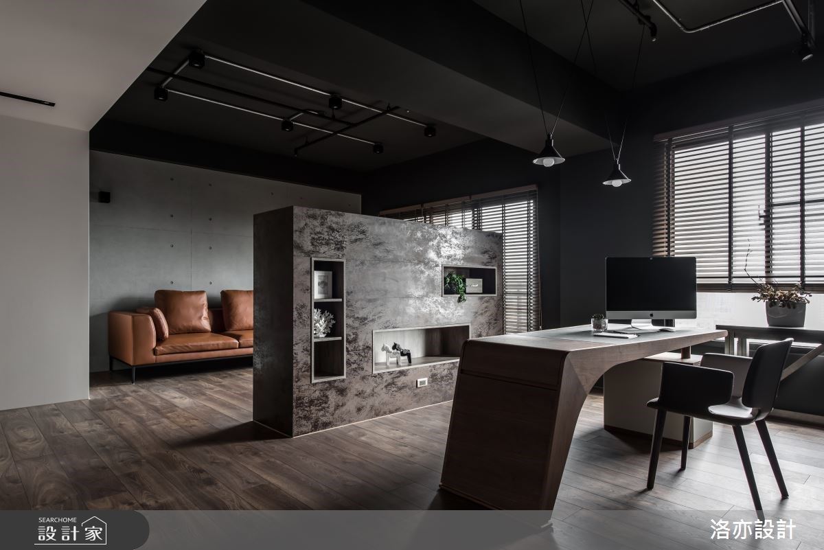 規劃開放式書房,凝聚夫妻情誼。 規劃開放式書房,凝聚夫妻情誼。