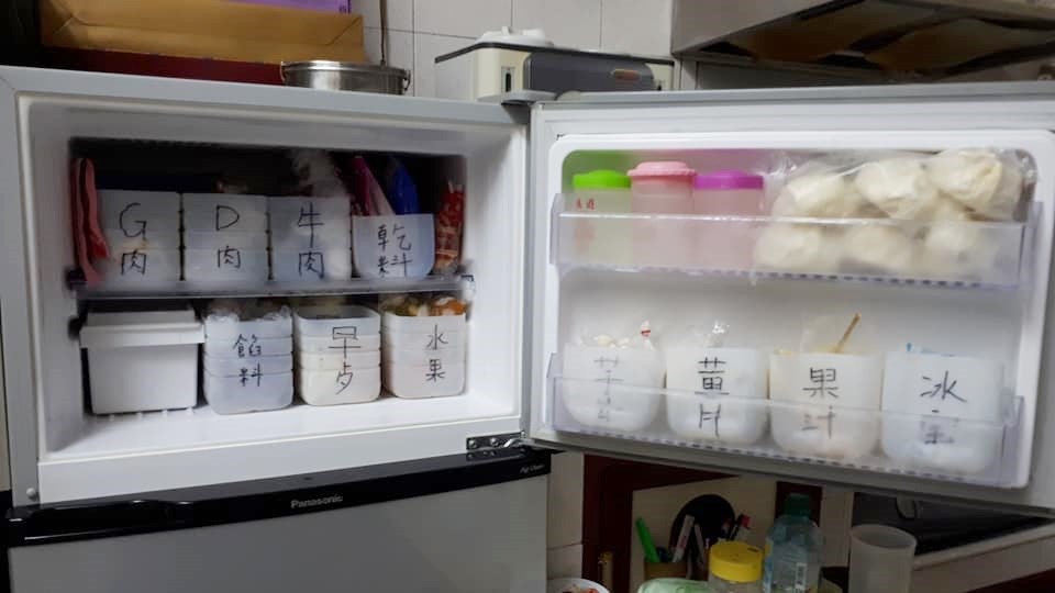 以家裡閒置的牛奶罐做分類收納,整齊劃一 以家裡閒置的牛奶罐做分類收納,整齊劃一