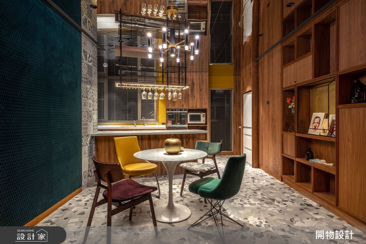 義大利水磨石磚鋪陳餐廳地板，能詮釋類似大理石高雅質感。