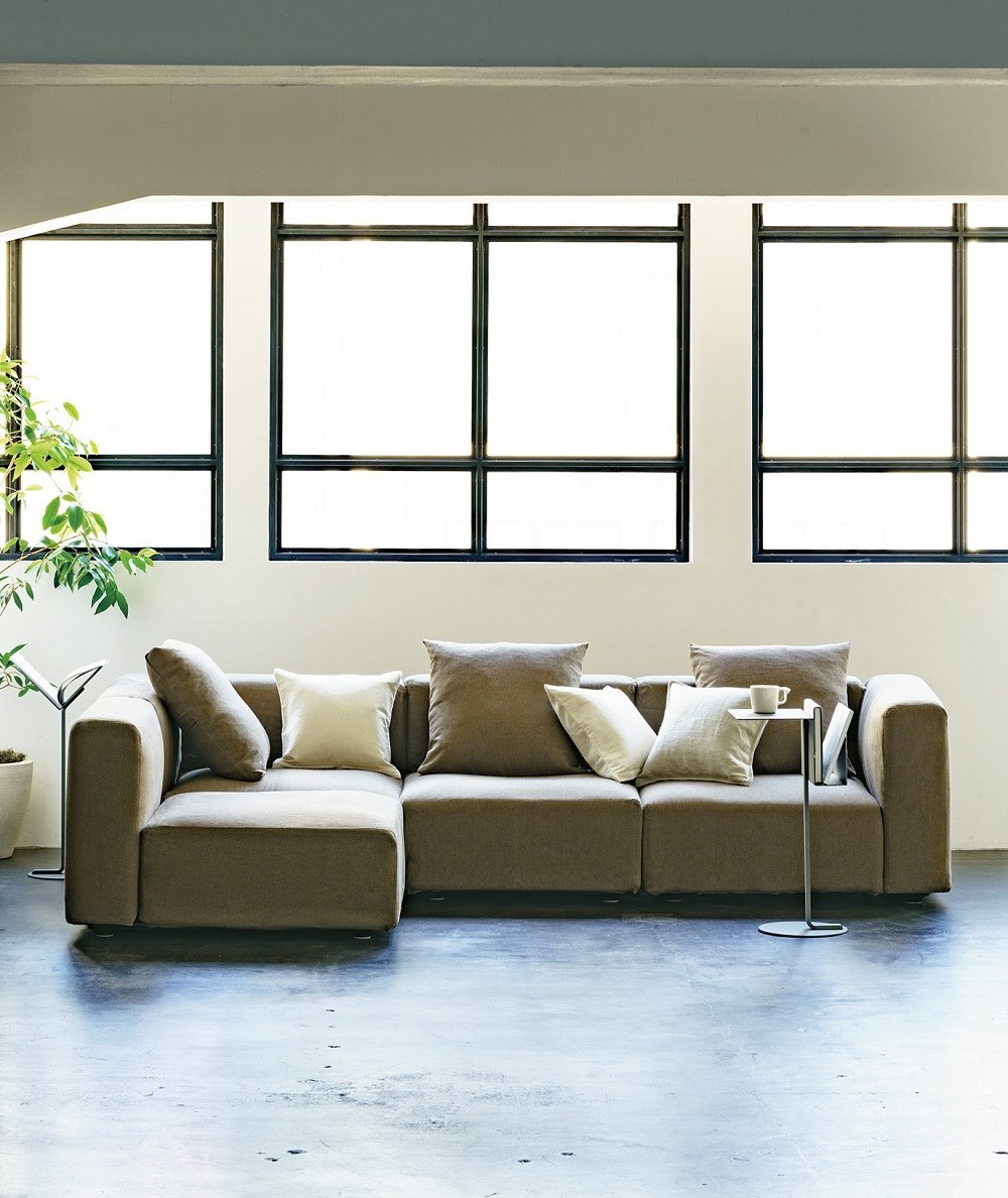 MUJI無印良品組合沙發系列可搭配沙發凳，作為L型沙發使用。