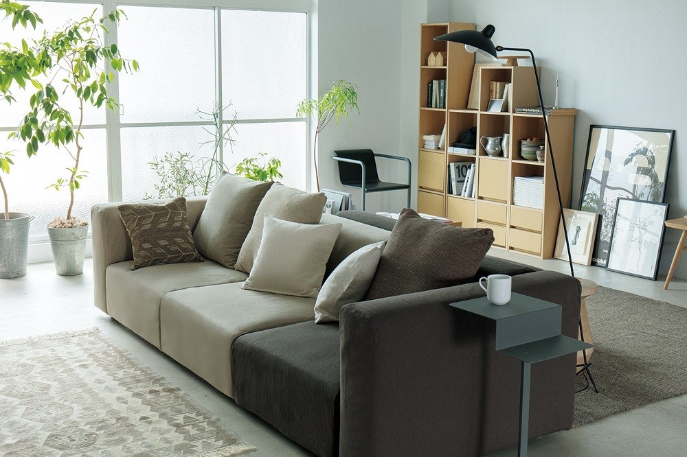 MUJI無印良品組合沙發是一款能依據空間大小及成員使用習慣，變化形式的沙發款式。