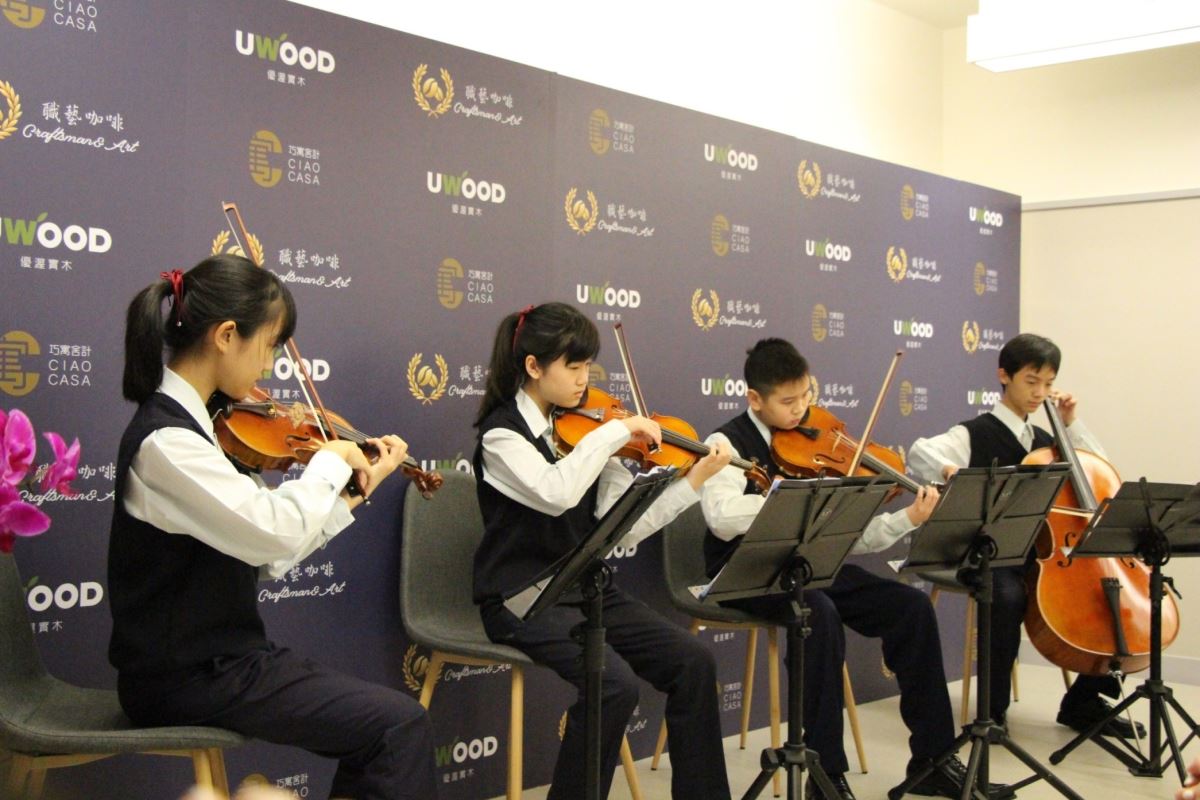 由參加全國賽屢獲佳績的林口國中弦樂團，精彩演奏揭開序幕。