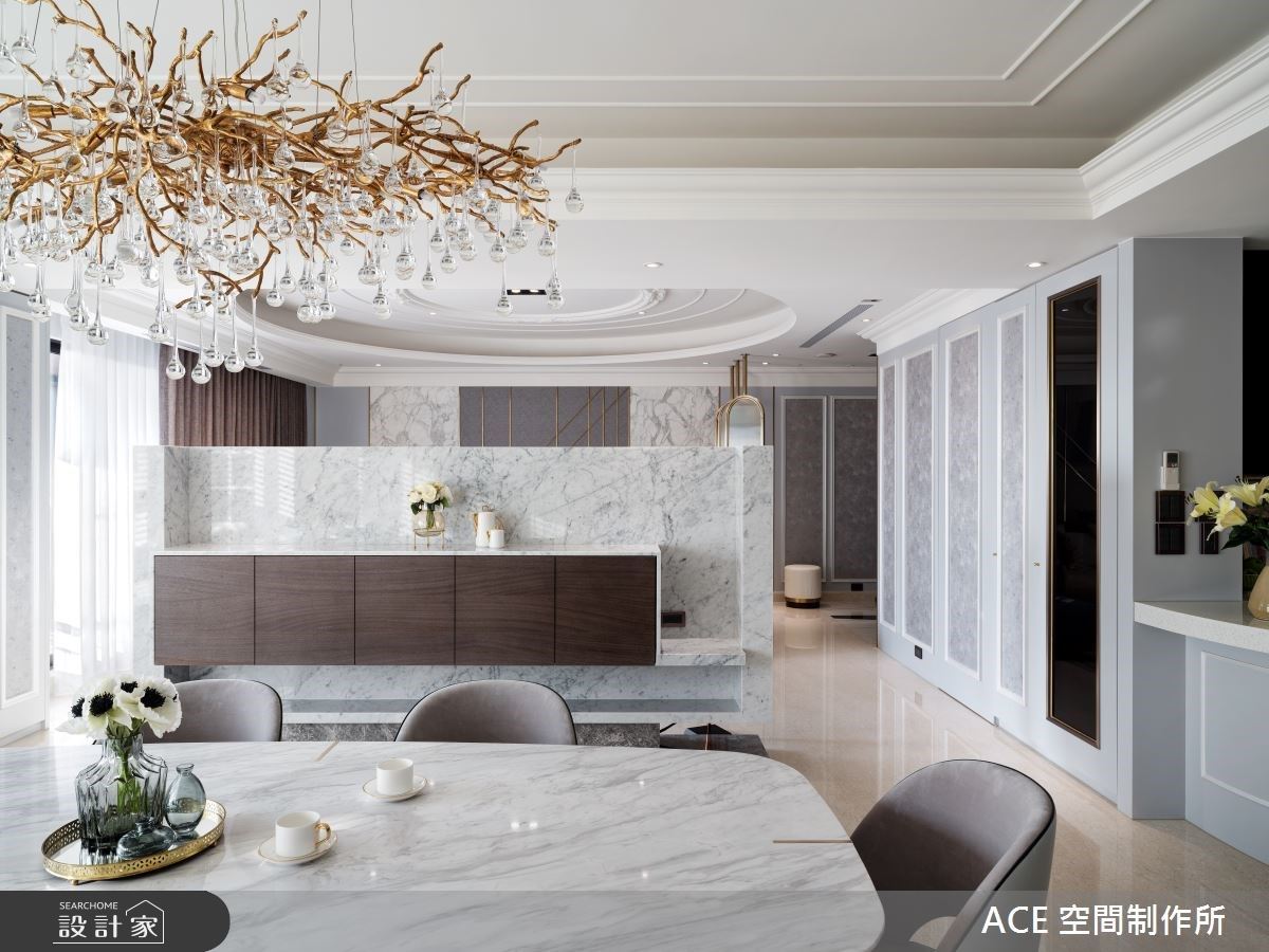 客廳電視櫃採用雙面機能設計,大幅提升居家收納量。 客廳電視櫃採用雙面機能設計,大幅提升居家收納量。