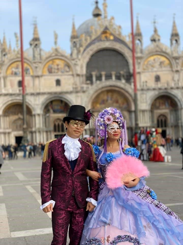 汪忠錠、王思文設計師參加威尼斯面具節的華麗扮裝。