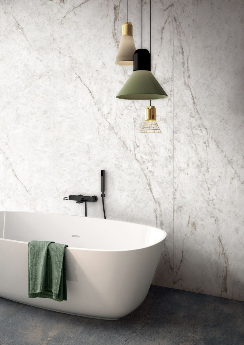 浴廁使用磁磚既可防水又可營造獨特氛圍。