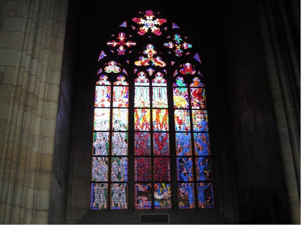 歐洲到處都可見的教堂彩繪玻璃。