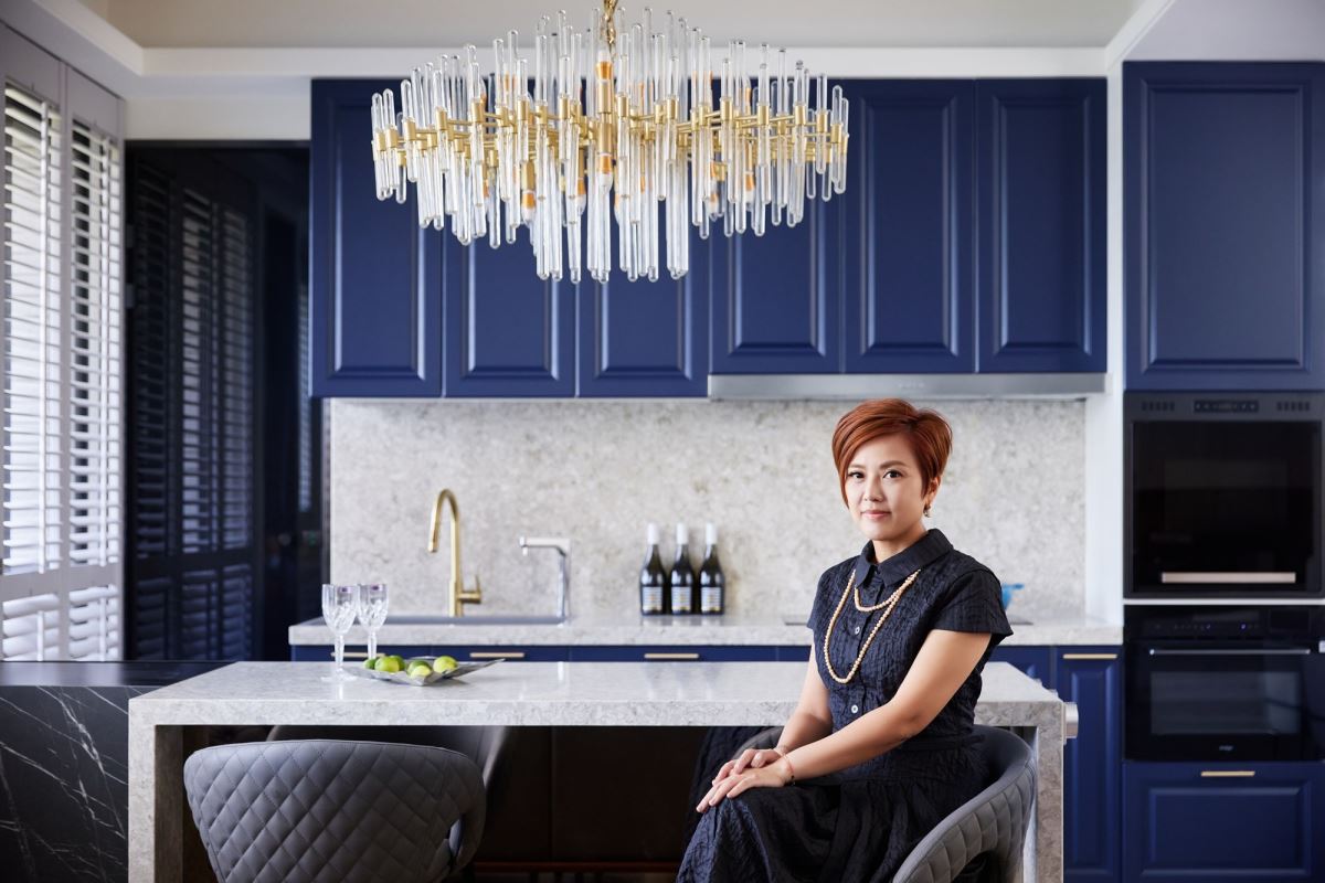 沐光寓室內設計的總監簡佩宸，透過符合屋主生活型態與烹調習慣，將創新貼心、簡約奢華的歐式廚電與廚房設計完美結合。
