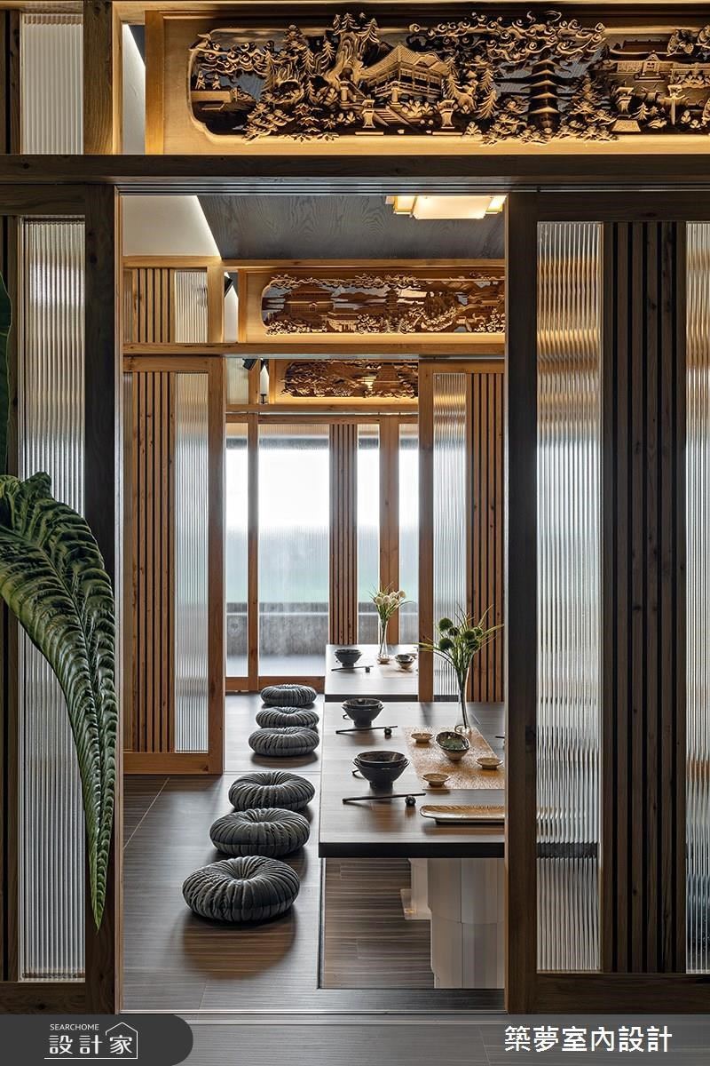 採三進式設計的和室區展現了層遞的視覺美學，門簷上也融合傳統日式欄間板，細緻刻劃出江戶加賀時代的文化之美。