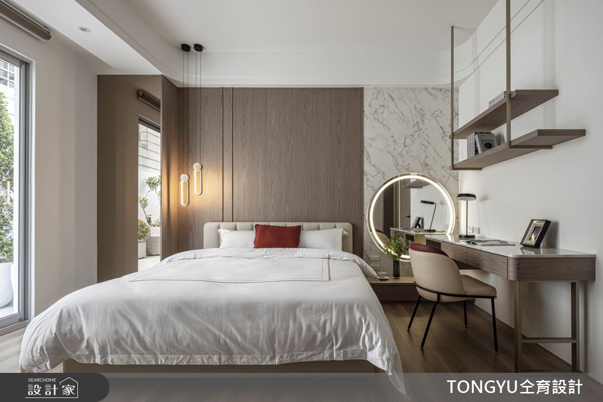 一樓客房援引明亮採光，房間內以溫潤色調建構現代精緻質感空間。