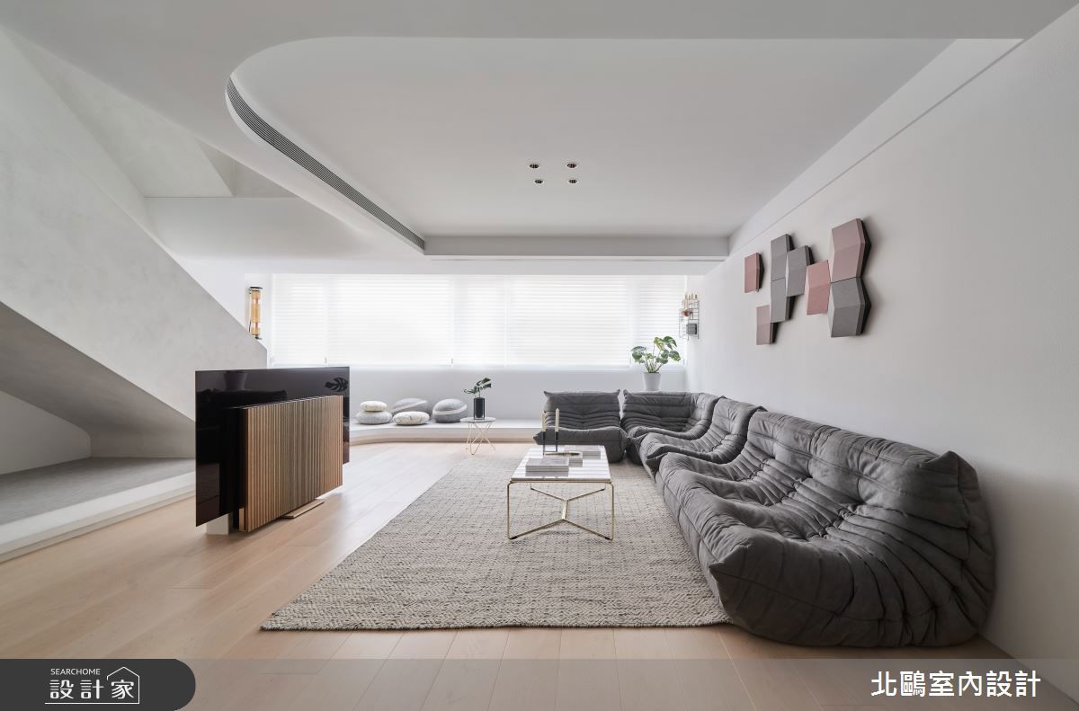 Ligne Roset TOGO連續弧線與縱向車縫線 展現現代主義與隨性精神的結合,擁有強烈辨識度與藝術感