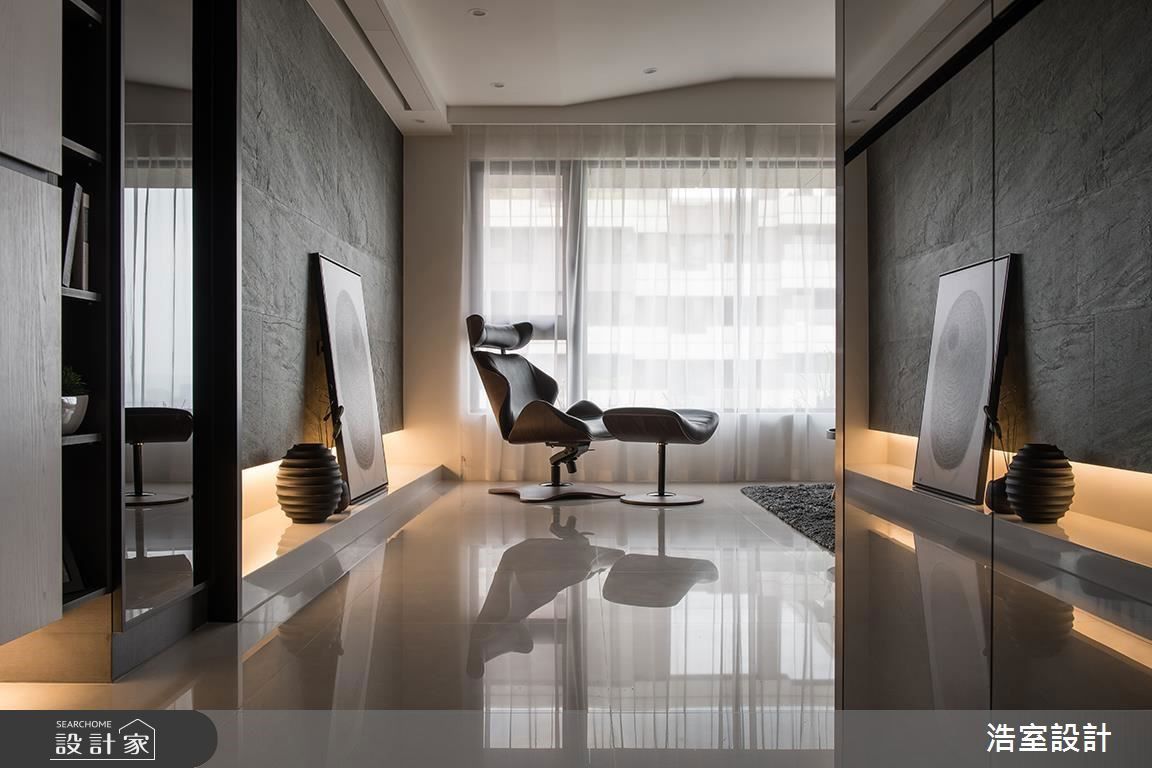 Vitra Eames Lounge Chair & Ottoman是設計史上最具代表性的經典單椅之一,由傳奇設計師夫妻 Charles & Ray Eames 於 1956 年為 Herman Miller 設計