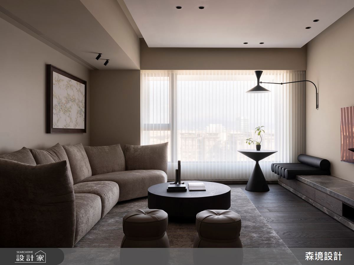 Edra Standard Sofa座墊填充採用專利「GELLYFOAM® 晶凝泡棉」混合特殊柔性材質,宛如一座可變形的「舒適島嶼」