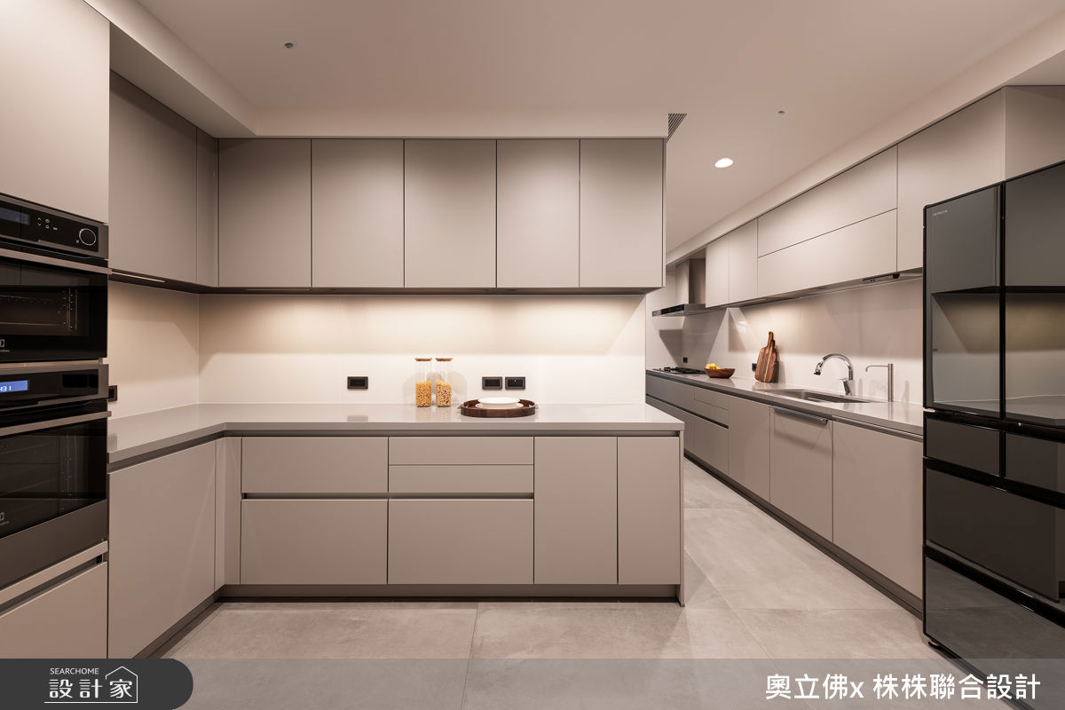 看完整豪宅廚房美圖