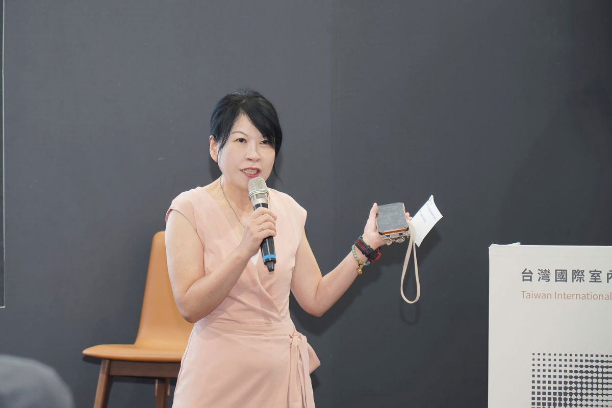 《i室設圈│漂亮家居》總編輯張麗寶策劃並主持《小宅元年》論壇，邀集設計師、建築師與產業專家，共同探討小宅趨勢與未來居住創新。