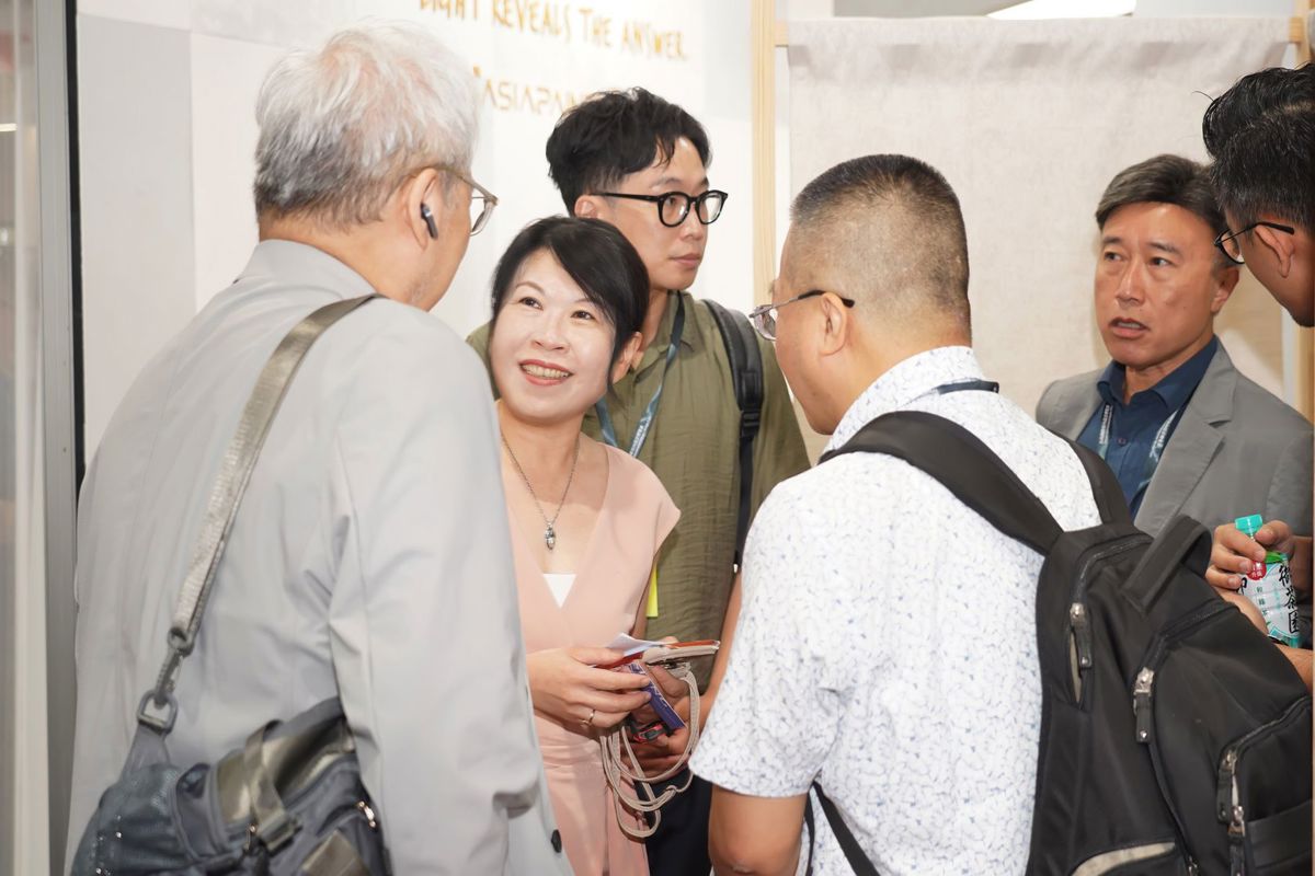 《小宅元年》論壇吸引眾多設計師、建築師與產業人士到場參與，現場透過交流與討論，共同探索小宅時代下的設計新方向。