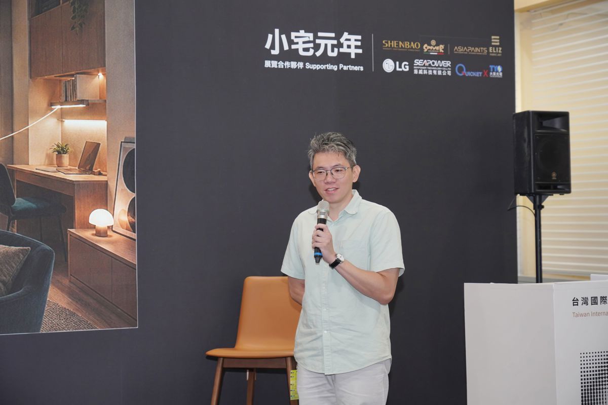 睿冠科技產品經理譚劭翰分享嵌燈模組化設計，透過零件簡化與維修便利性，讓燈光設備更貼近設計施工需求。