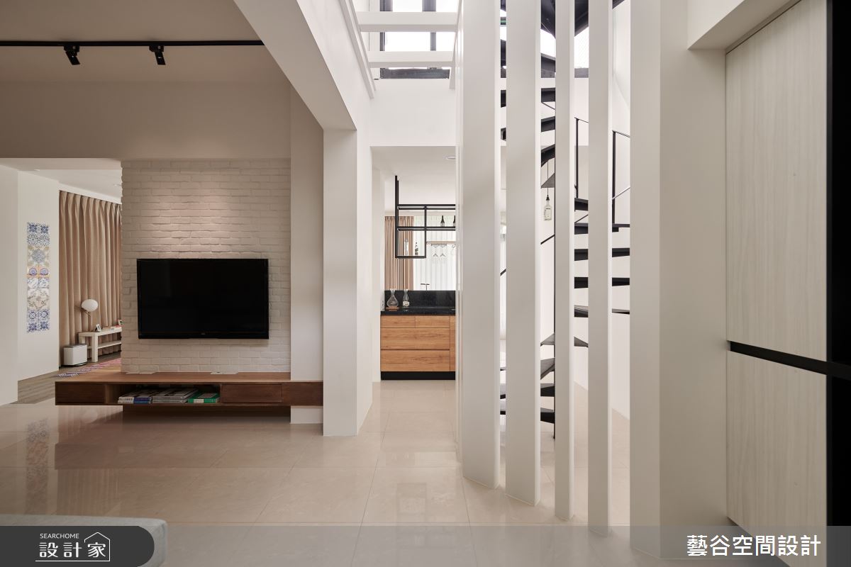 100 坪純白系樓中樓！「空中景觀書房」＋「夢幻美廚」打造一家三口的美好藍圖