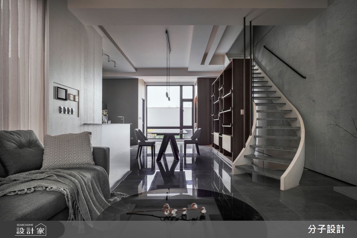 弧線格柵交織，56坪簡約俐落透天宅邸