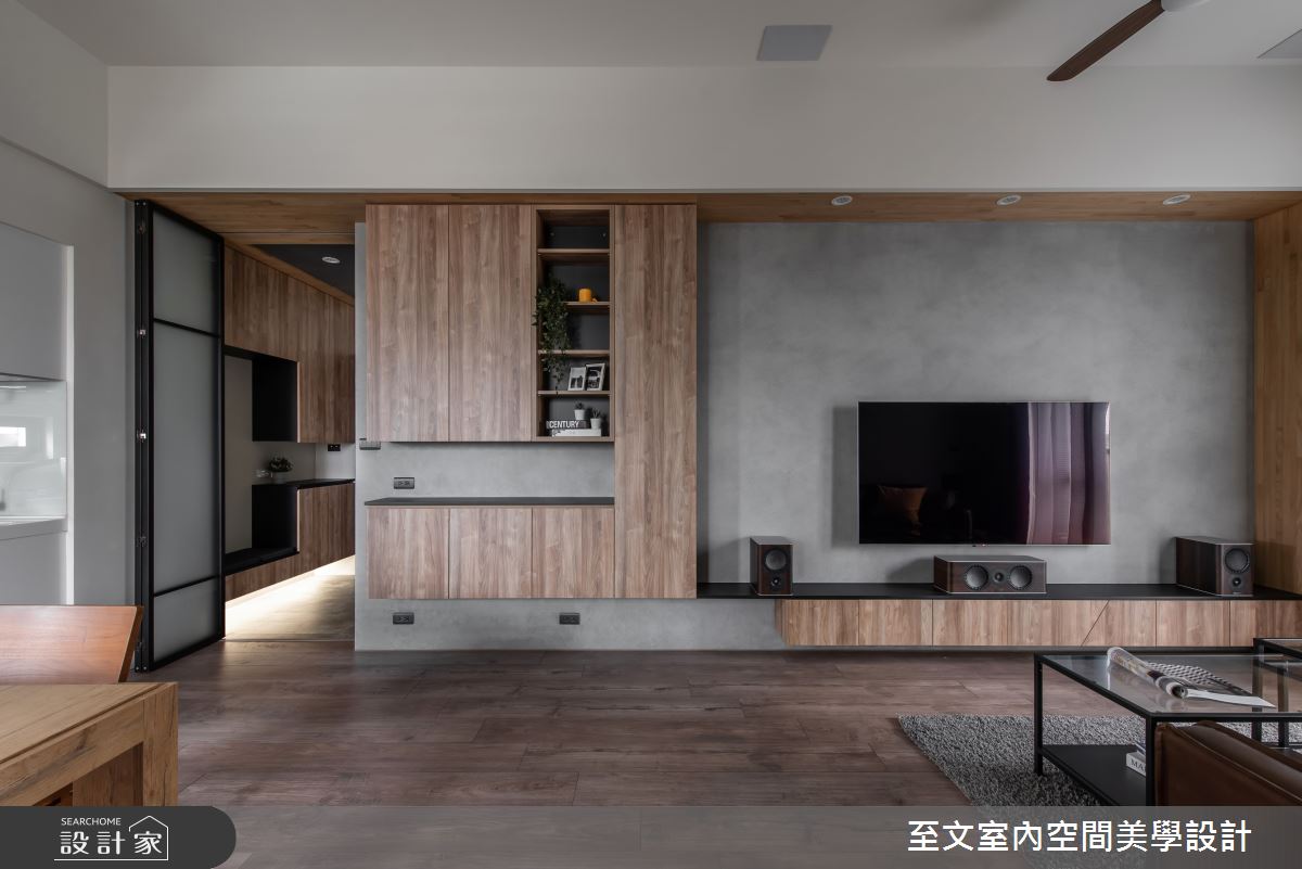 用開放格局、木皮和灰色調，讓17坪北歐風小家流露舒適療癒的氛圍