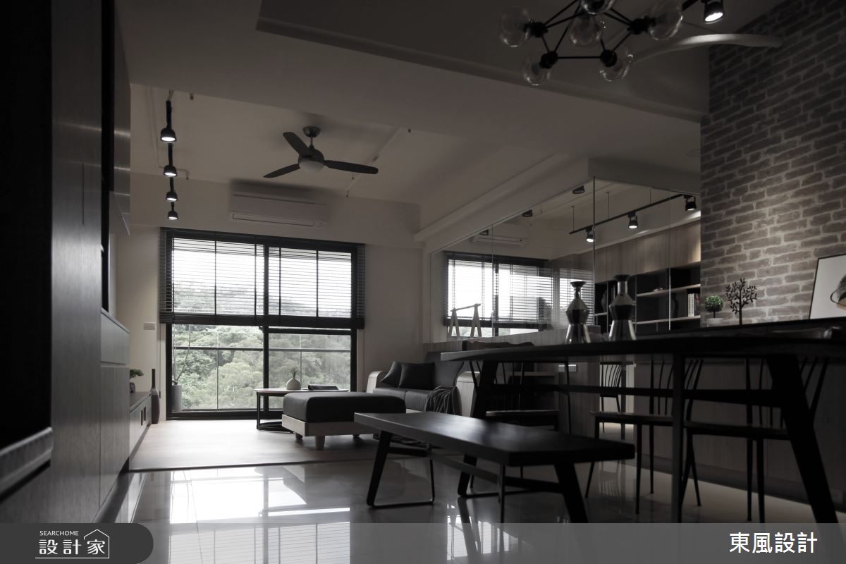 灰白中找到心中的翠綠！下班後最想看見的輕工業四口宅