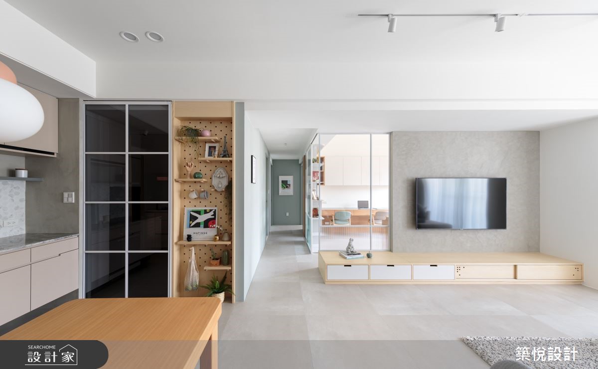 轉角換玻璃 X 洞洞板收納！淨透北歐宅每個角落都是焦點