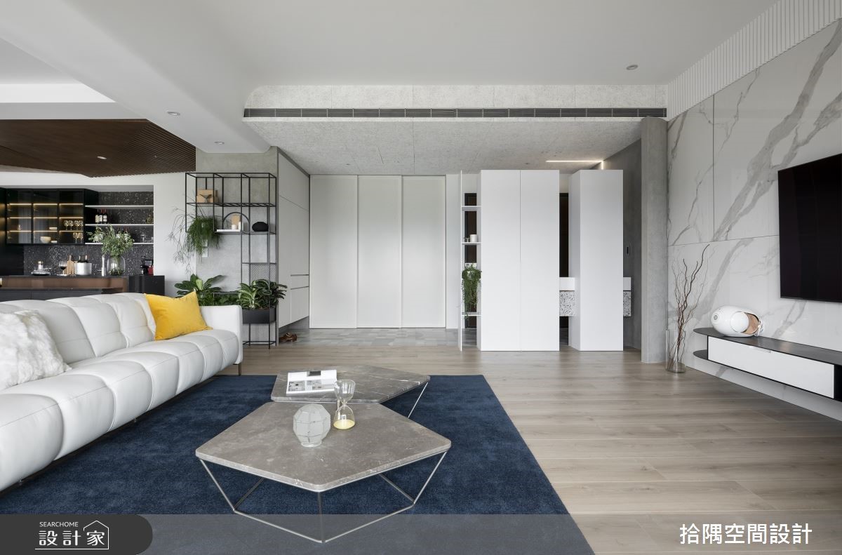 白系無敵採光 67 坪豪宅！「超長臥榻設計」+「時尚黑中島餐廚」打造愜意家居