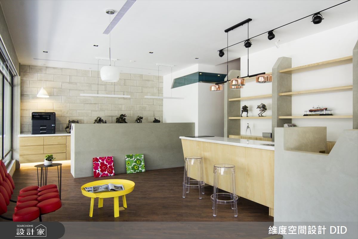 遇見玻璃帷幕老屋的美！輕工業風與簡約風構築的創意維度