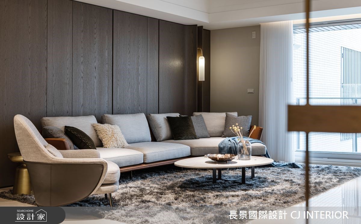 沉穩色系與天然質材交織，詮釋 80 坪海景豪宅別墅的人文意境