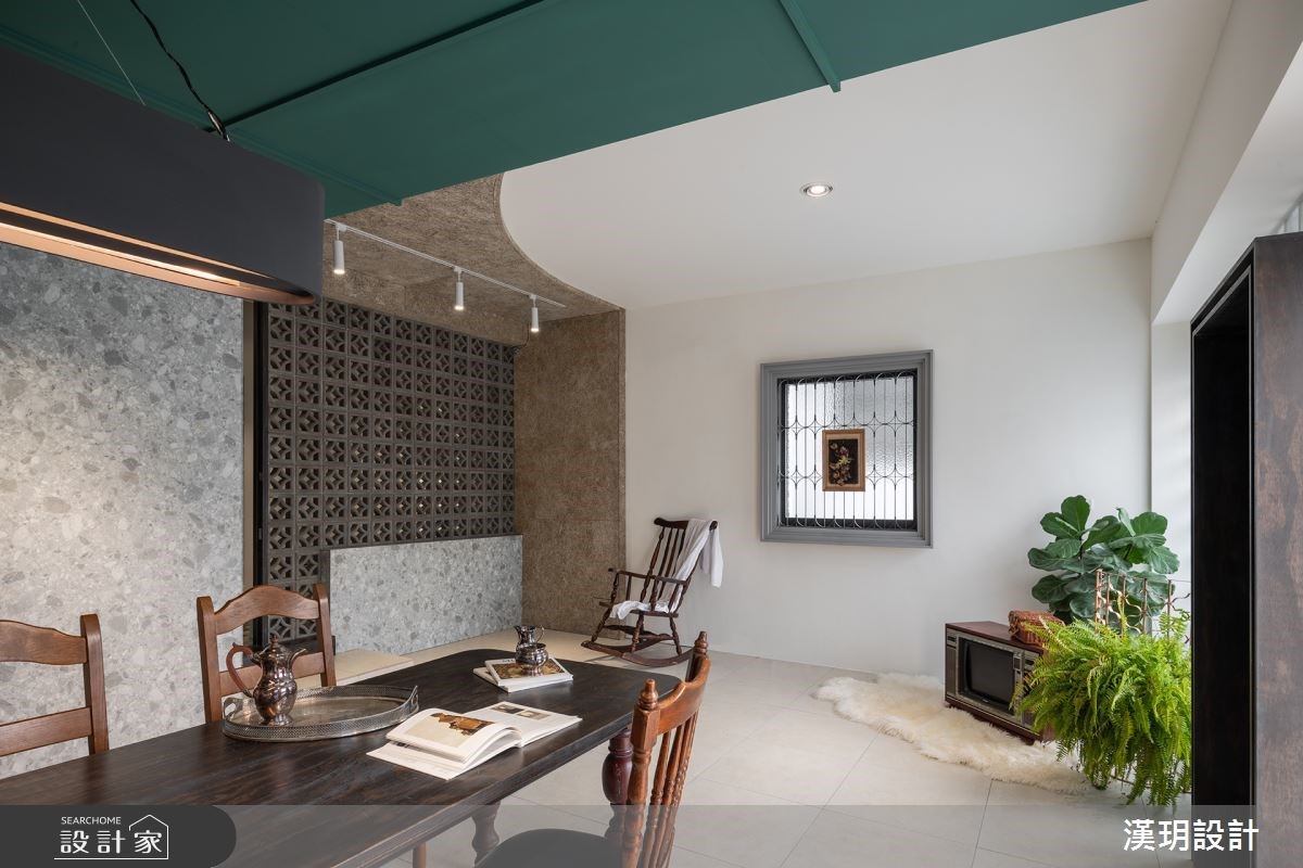 文青質感韻味!37 年老屋翻新為超美採光 50 坪攝影工作室