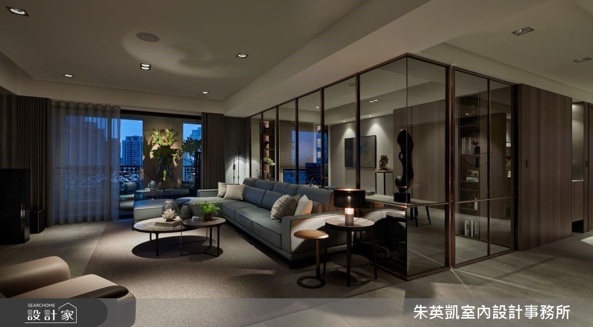 早晚氛圍不一樣！巧用園林借景手法的都會豪宅，白天和室「山水禪意」、晚間書房「絕美夜景」