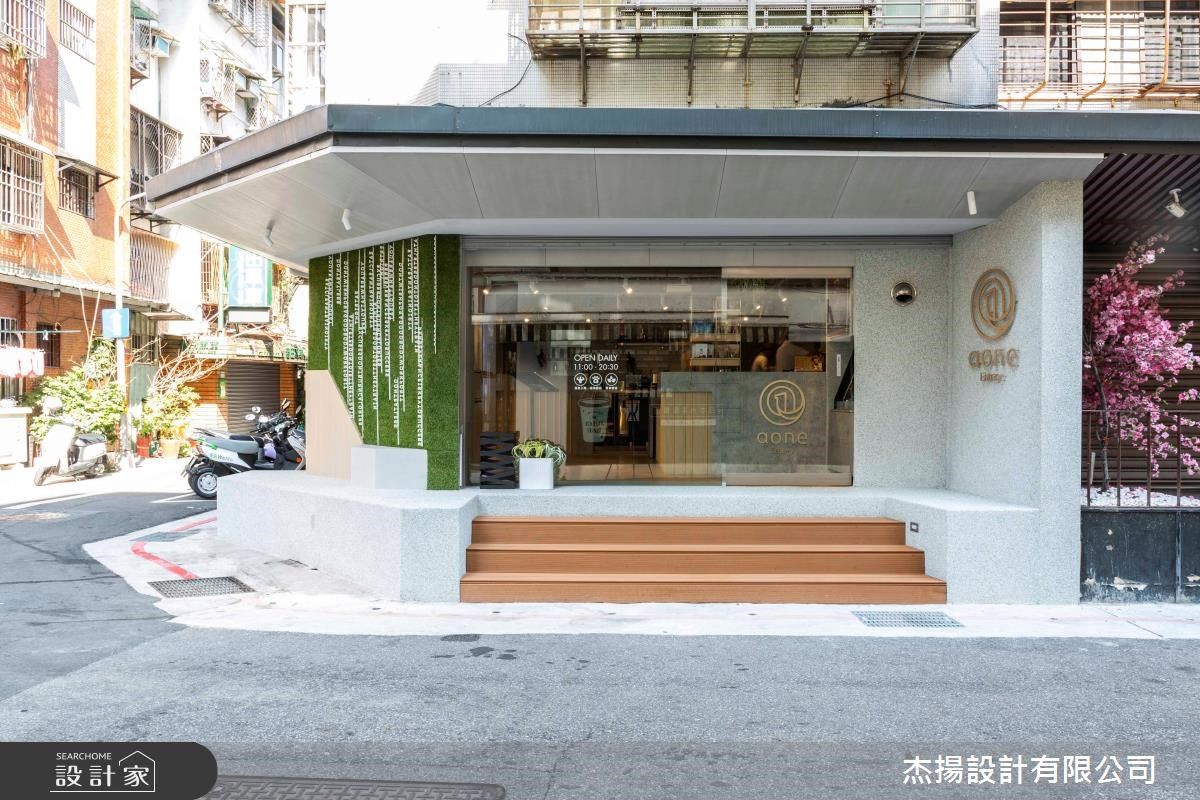 綠意植栽牆、自然木質調，想像得出來的美味健康！舒適愜意的健身便當餐廳空間