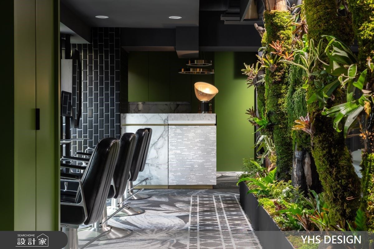 森林系髮廊設計！植栽包覆鐵件，打造都市叢林感的美髮空間