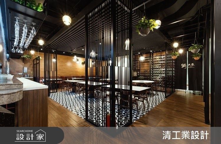 時尚黑白系「泰式火鍋店」！善用簡約格柵，完美打造私密寧靜的用餐體驗