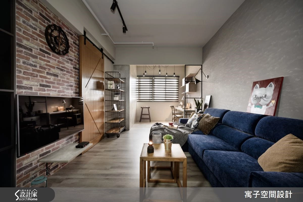 Loft 風格營造只要利用一面紅磚壁紙，就能完成不可或缺的經典呈現。